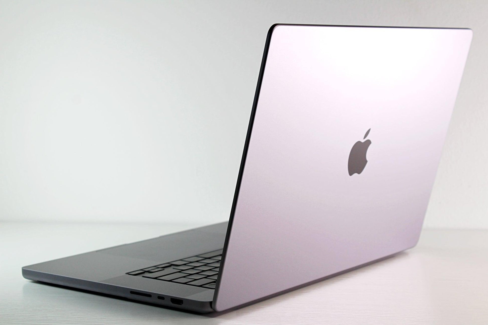 MacBook Pro (2021) 16-inch – M1 Max 10-Core • 32-Core GPU – 64GB RAM 2TB SSD – Space Gray