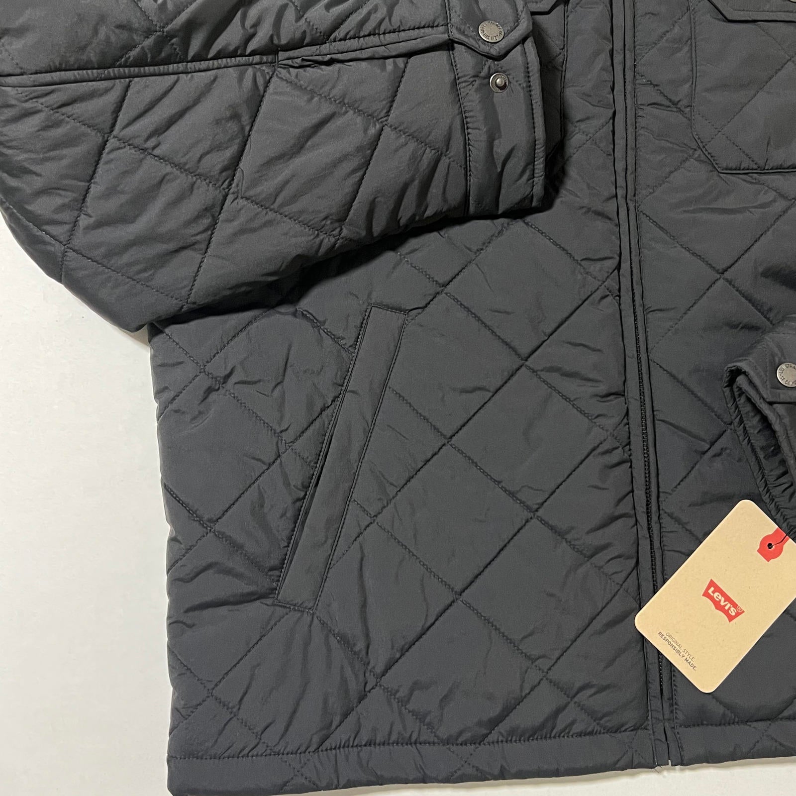 Levi's Men's Quilted Black Jacket with Front Pockets