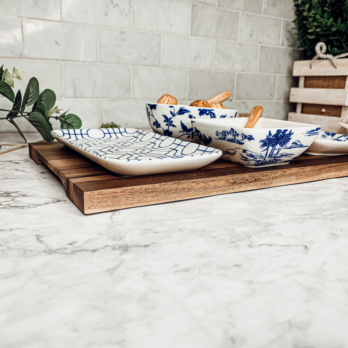 Chinoiserie Tapas Serving Set 7-Piece Porcelain Matte Blue White Acacia Tray