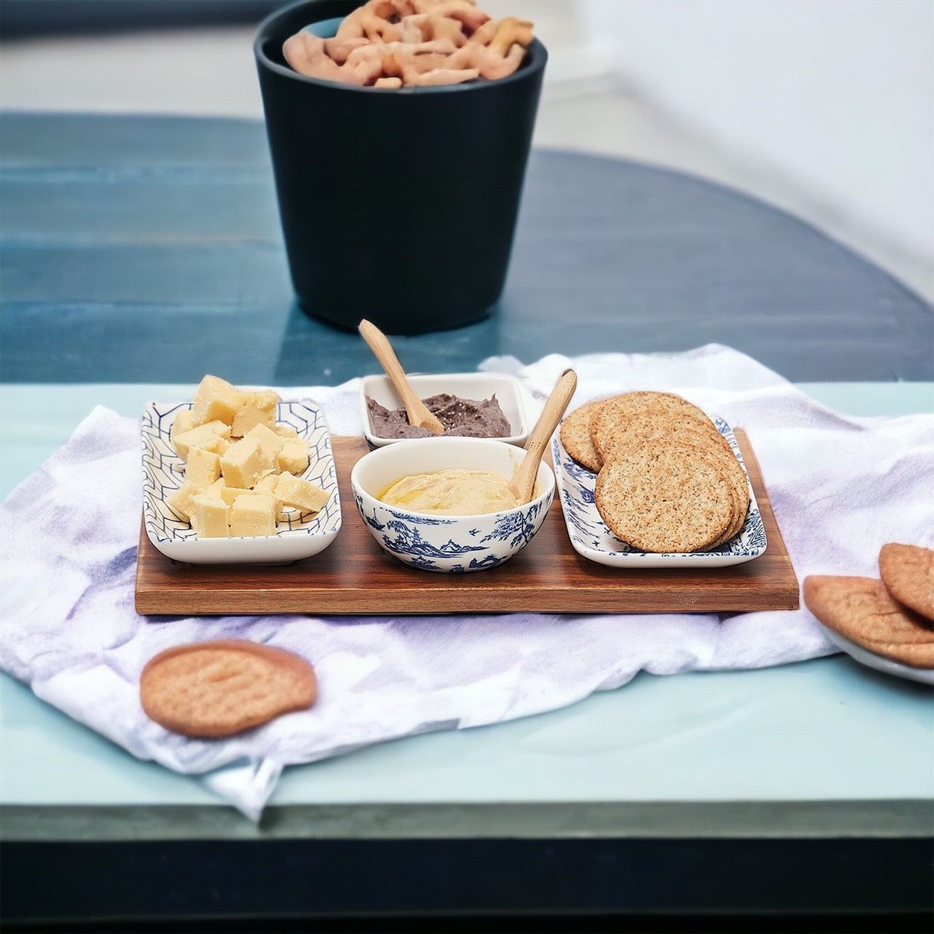 Chinoiserie Tapas Serving Set 7-Piece Porcelain Matte Blue White Acacia Tray