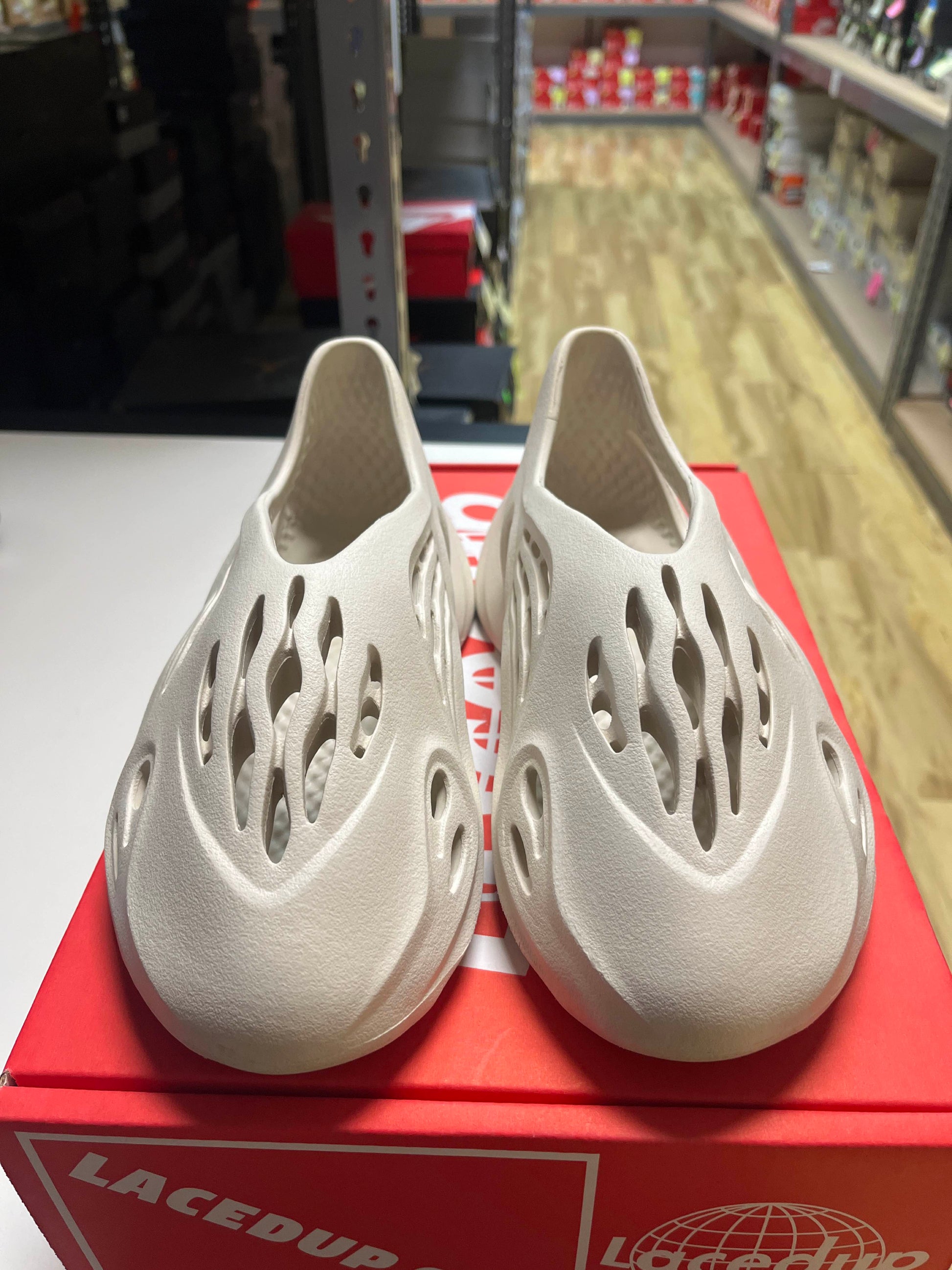 PRE OWNED adidas Yeezy Foam RNR Onyx