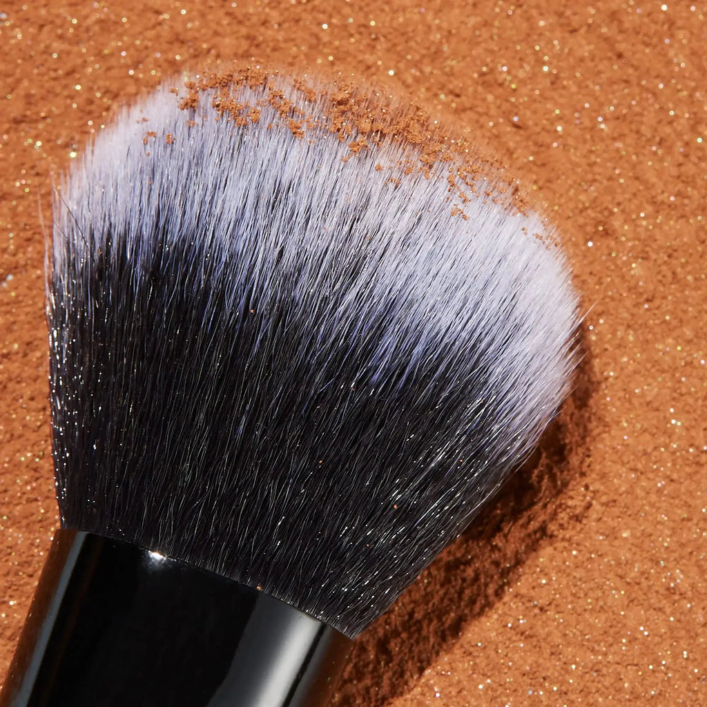 e.l.f. Flawless Face Brush – Vegan Makeup Tool for Perfect Contouring, Blush, and Bronzer