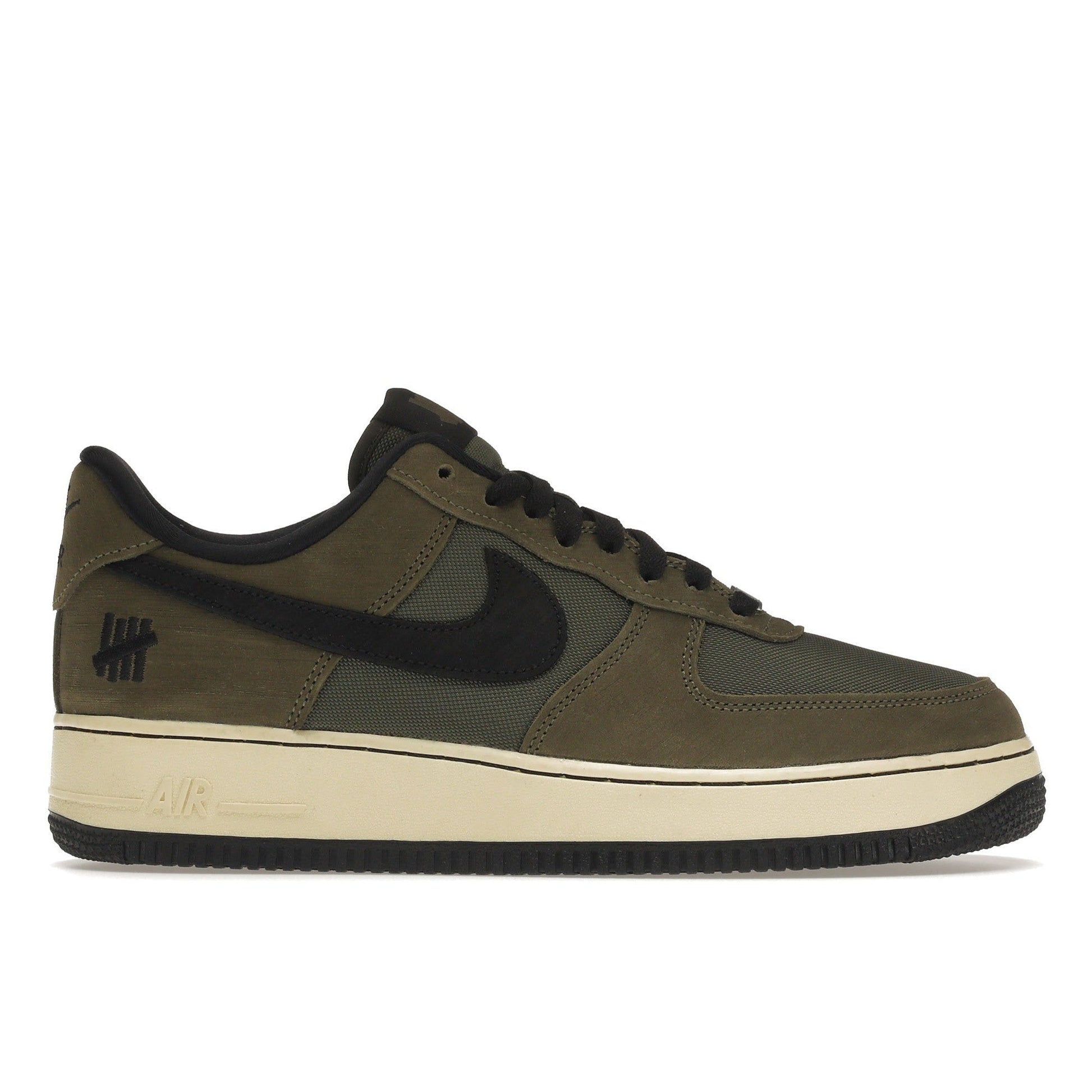 Nike Air Force 1 Low SP Undefeated Ballistic Dunk vs. AF1