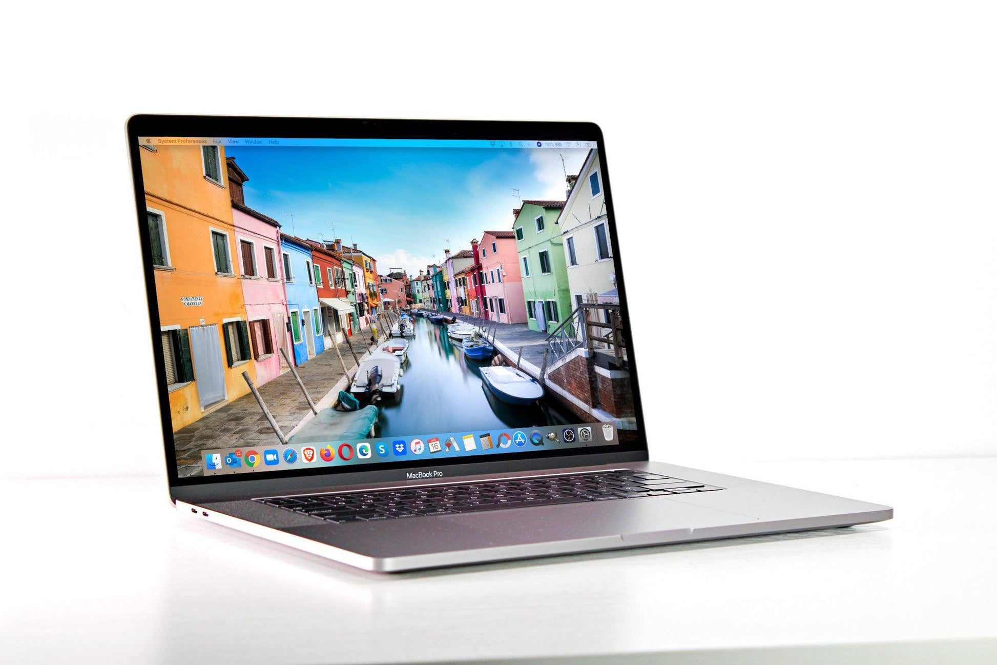 2018 Apple MacBook Pro 15-Inch Core i9 2.9GHz-4.8GHz 32GB RAM 1TB SSD (Silver)