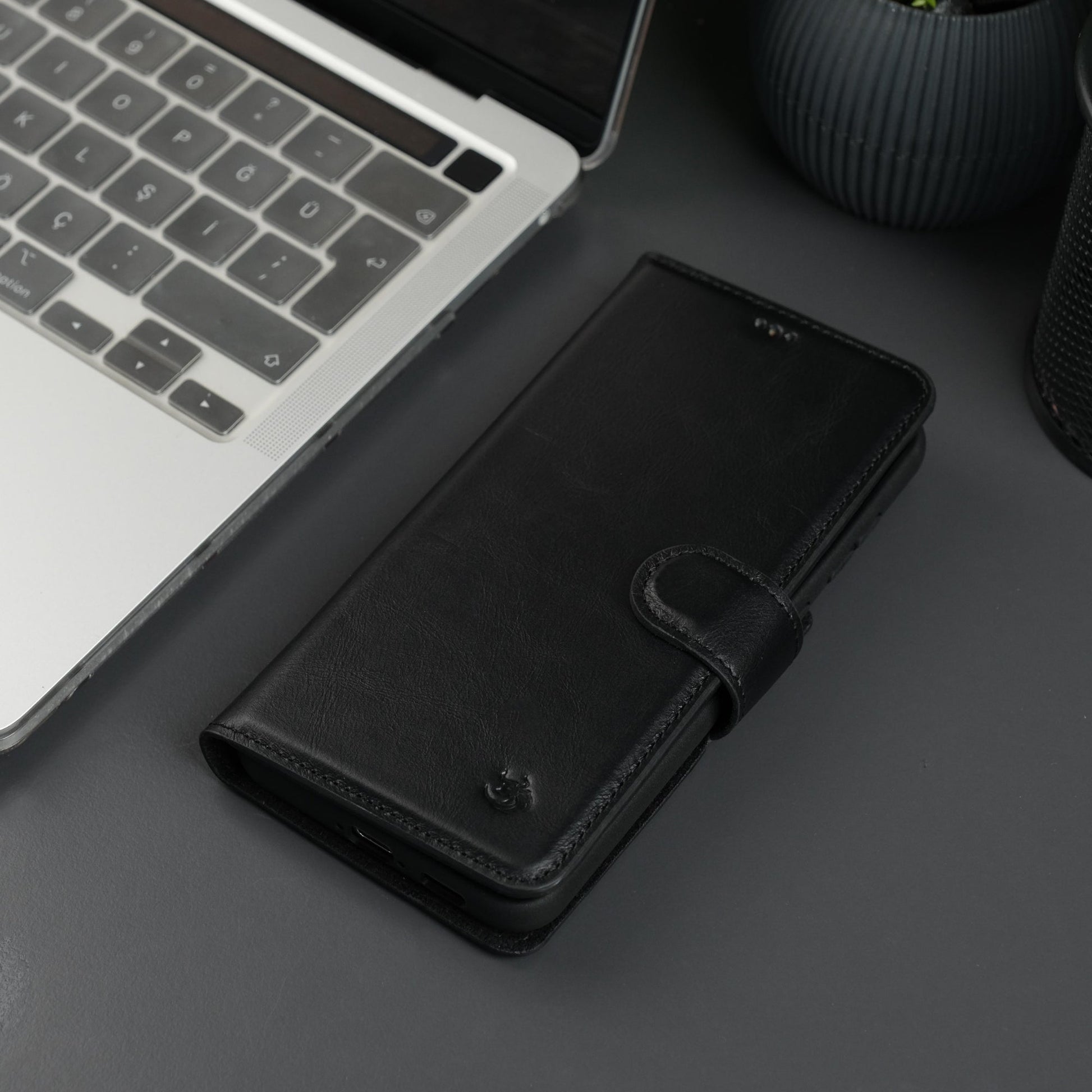 Leather Samsung Galaxy S25 Wallet Case | Buffalo