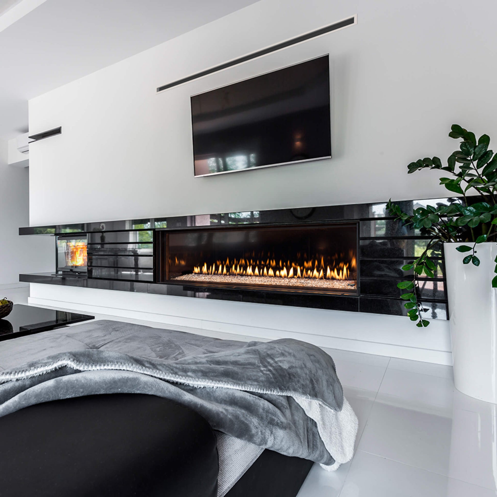 Montigo Distinction 63" Single Sided Linear Direct Vent Natural Gas Fireplace [D6315NI-2] (SAK34218)