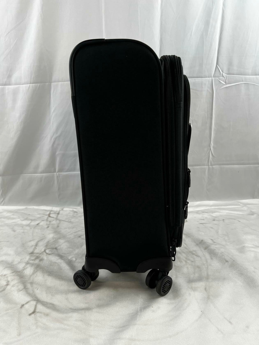 Swissgear 8099 21" Softside Expandable Spinner Carry-On - Black - Like New