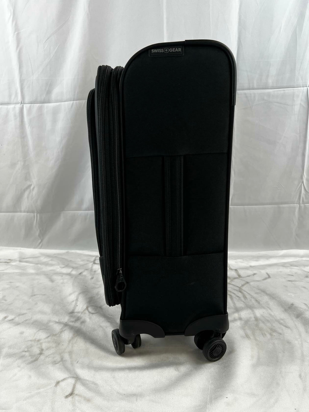 Swissgear 8099 21" Softside Expandable Spinner Carry-On - Black - Like New
