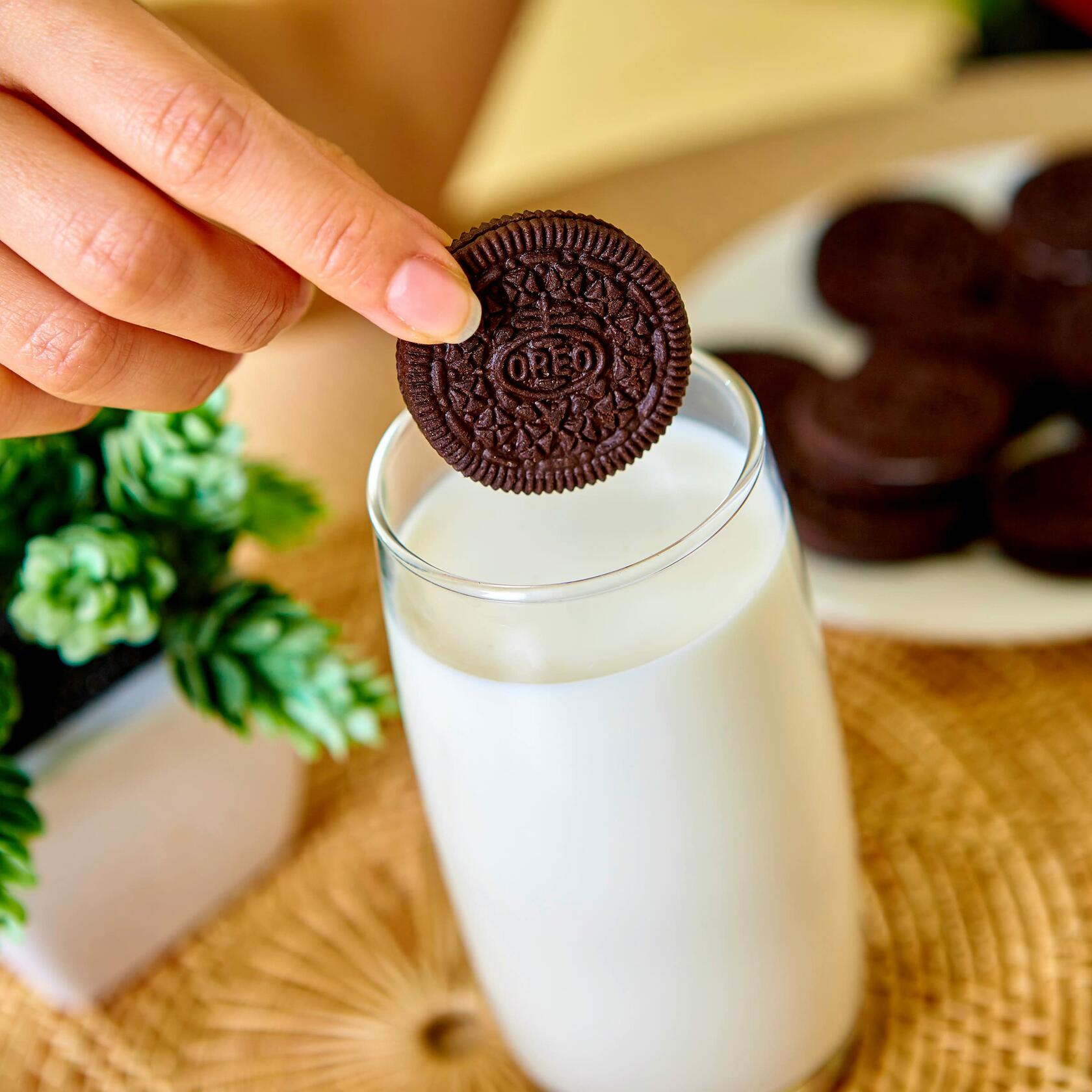 BestBy03/25 OREO Chocolate Sandwich Cookies 5.2oz 12 ct Classic Snack