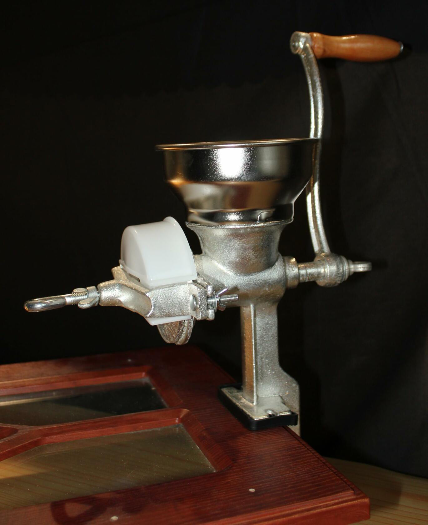 [Like New] Vanaart Grain Mill High Hopper Manual Cast Iron Grain Grinder Black