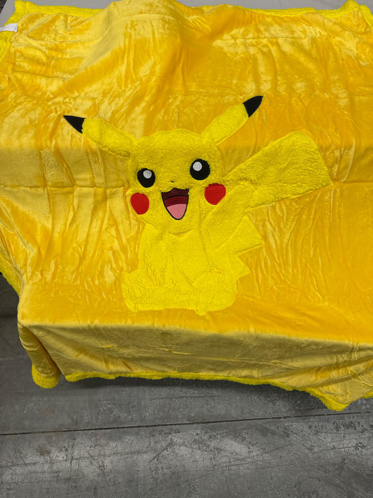 [Like New] NEWCOSPLAY Pikachu Sherpa Fleece Throw Blanket Plush Throw 50x60 Yellow