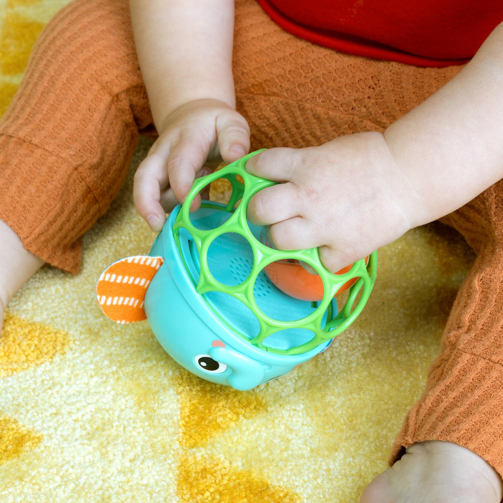 Bright Starts Giggle & Glow Musical Light-Up Elephant Rattle Easy-Grasp Newborn+