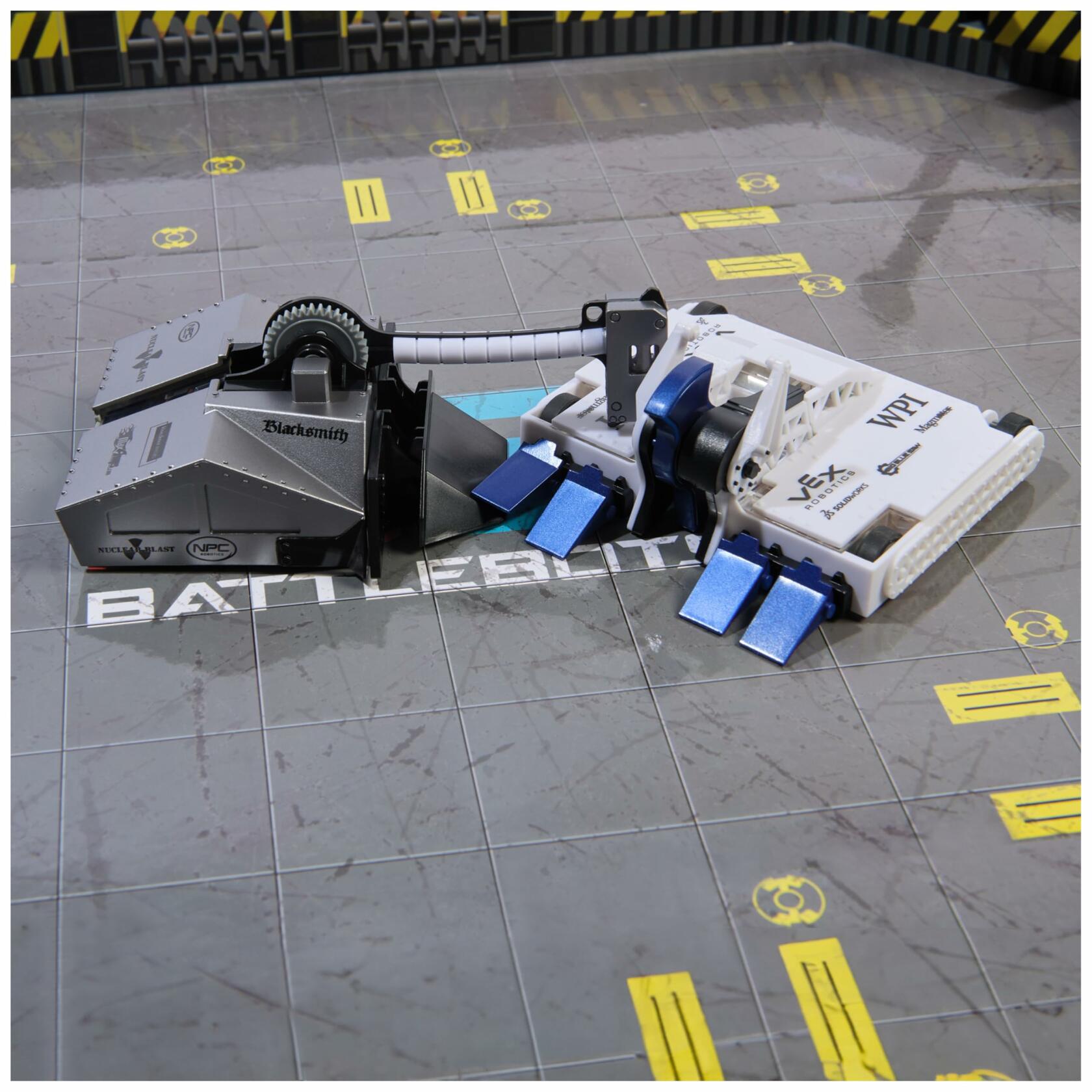 HEX BOTS BattleBots Arena Bite Force & Blacksmith Remote Control Robot Toy