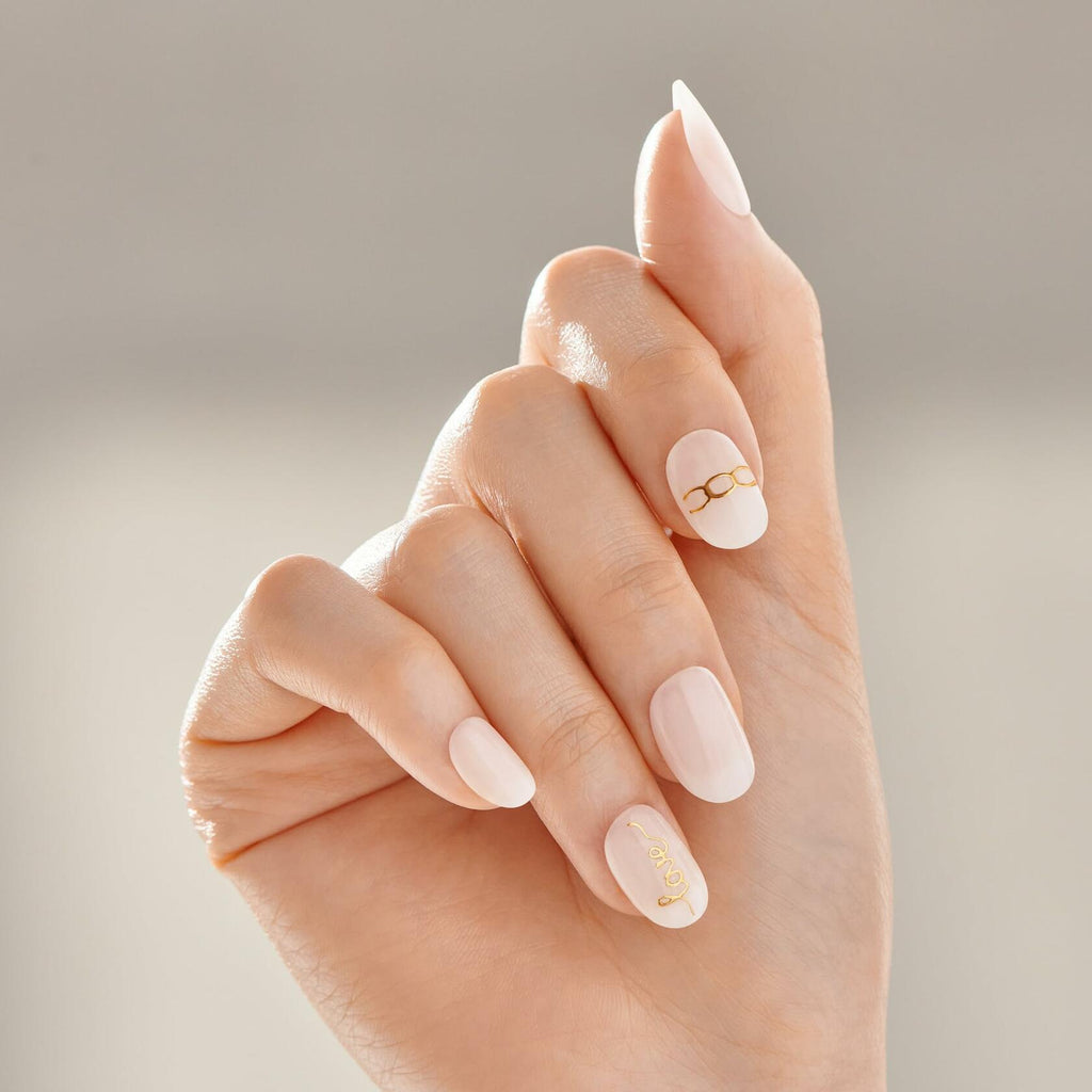 KISS imPRESS Press On Nails Cupid Heart White Short Oval 30 Nails Size S