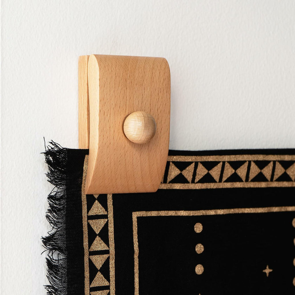 MOCTUS 4 Large Wooden Quilt Hangers for Wall Display Light Color with Hardware