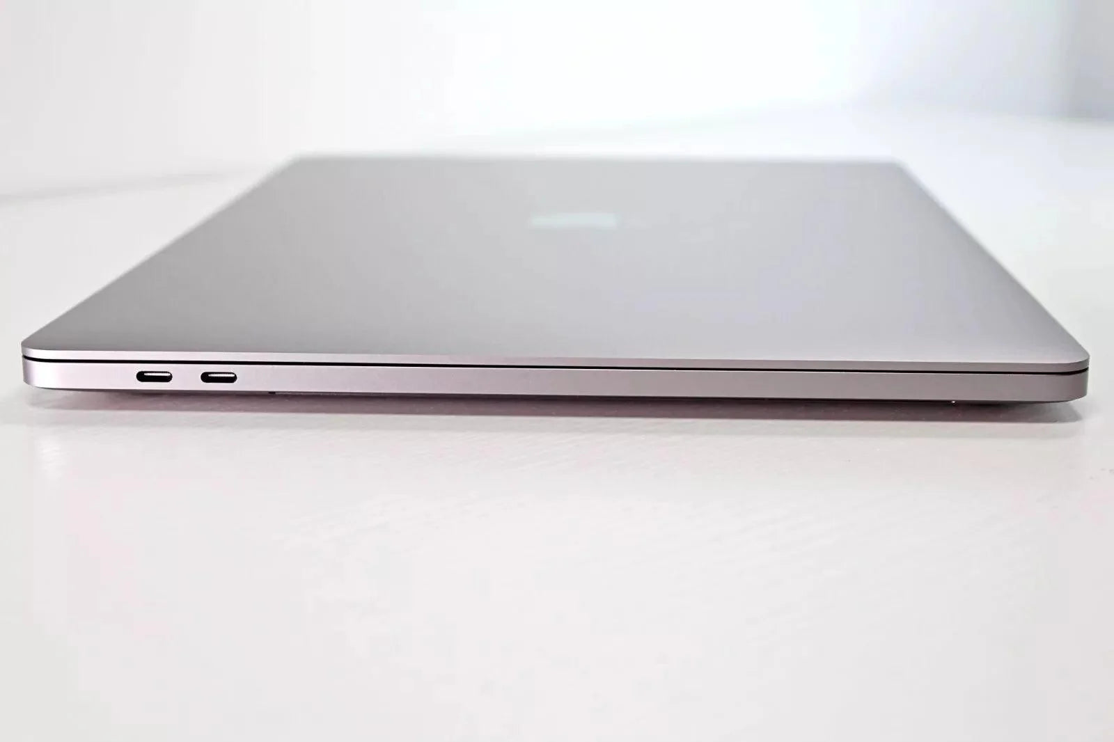 2019 Apple MacBook Pro 16-inch i7 2.6GHz – 16GB RAM 512GB SSD AMD 5300M Japanese Keyboard
