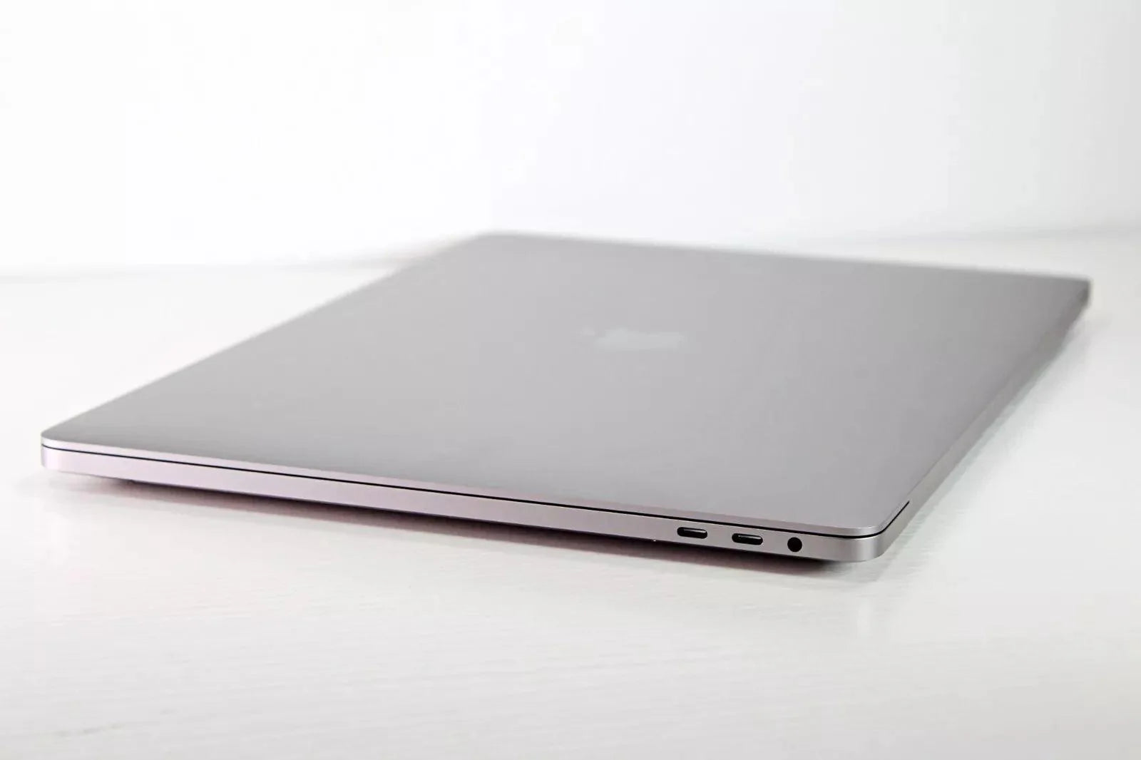 2019 Apple MacBook Pro 16-inch i7 2.6GHz – 16GB RAM 512GB SSD AMD 5300M Japanese Keyboard