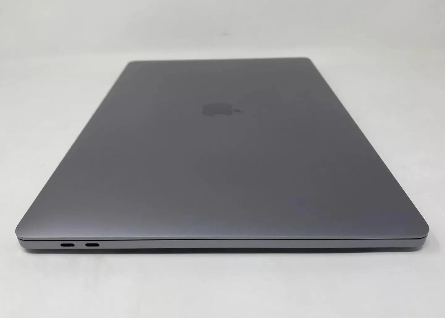 MacBook Pro (2019) 16-inch – Intel Core i9 2.4GHz • AMD 5500M 8GB – 32GB RAM 2TB SSD – 52 Cycles (Read)
