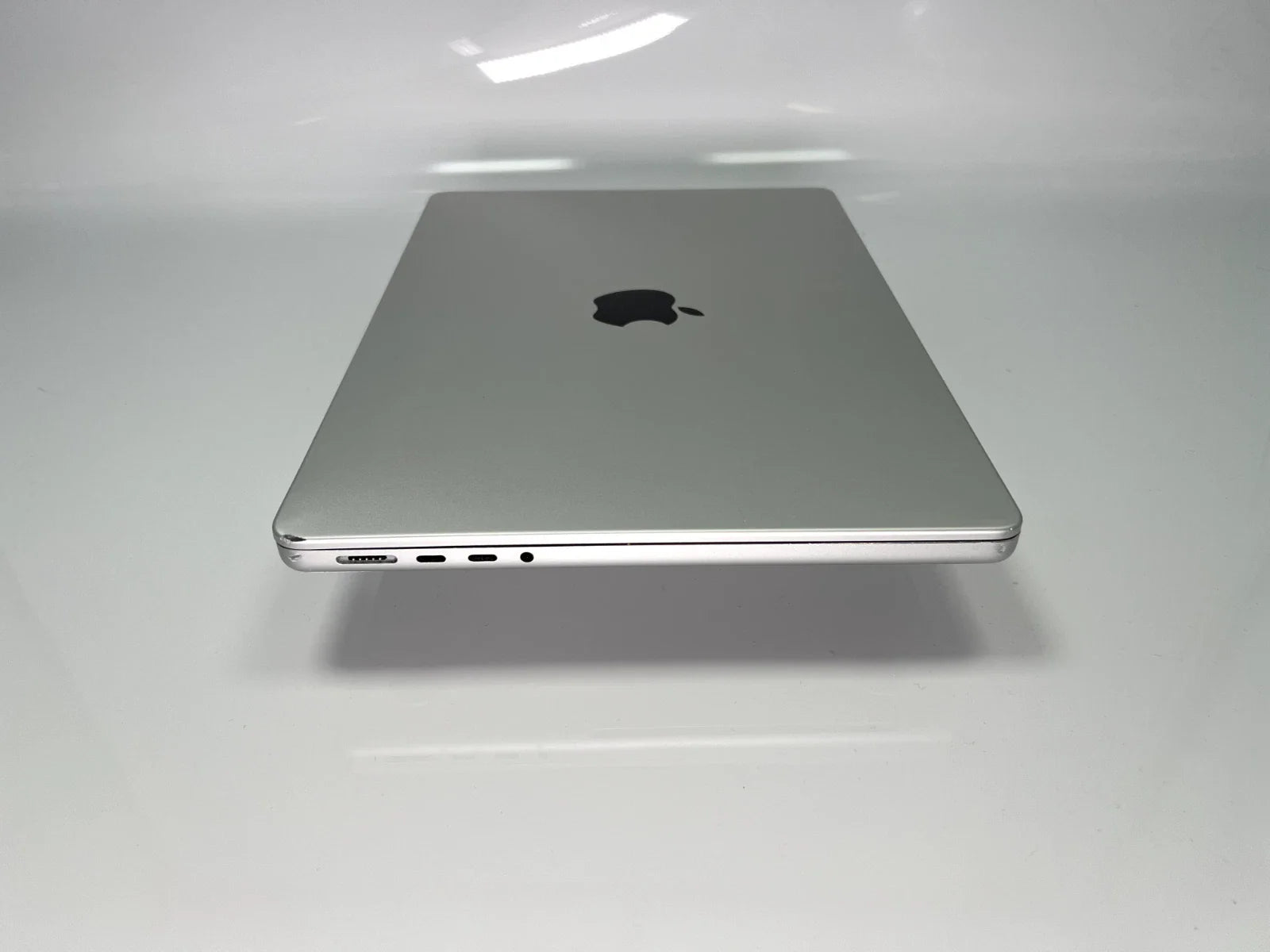 MacBook Pro (2021) 14-inch – Apple M1 Max 3.2GHz • 32-Core GPU – 64GB RAM 2TB SSD – Read