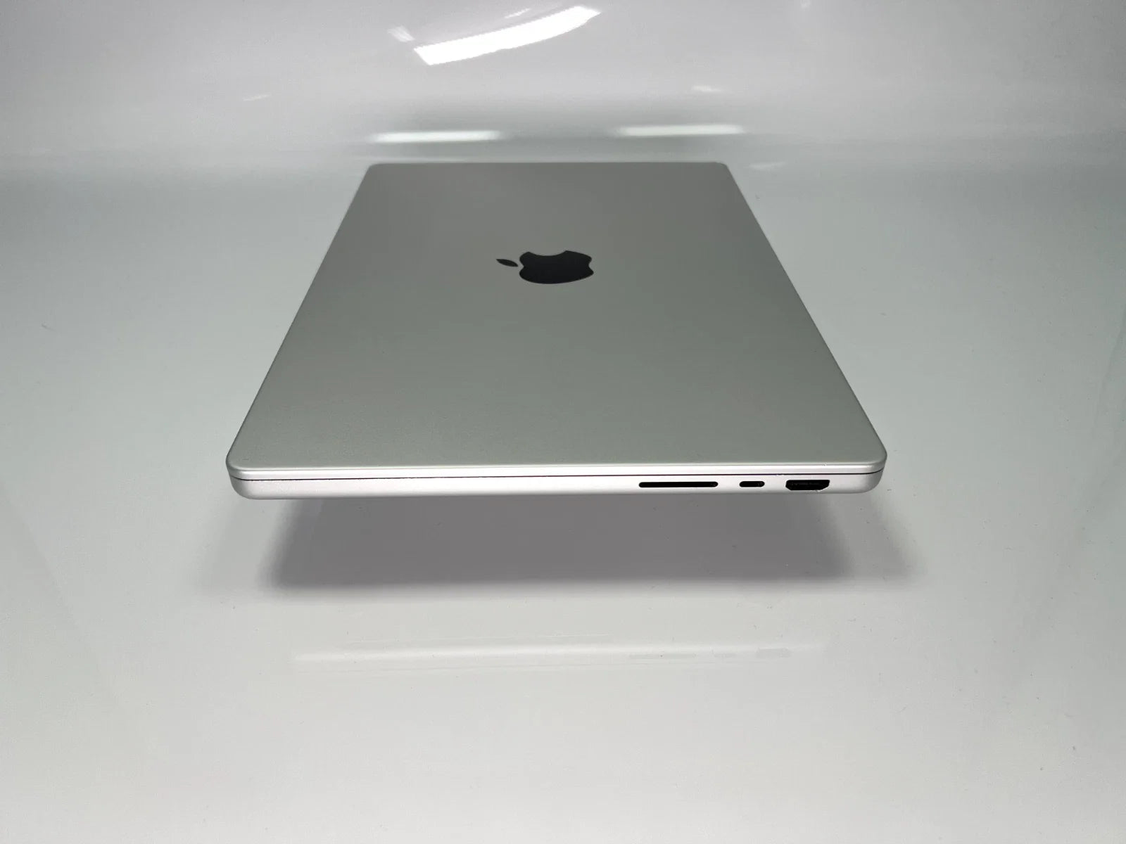 MacBook Pro (2021) 14-inch – Apple M1 Max 3.2GHz • 32-Core GPU – 64GB RAM 2TB SSD – Read