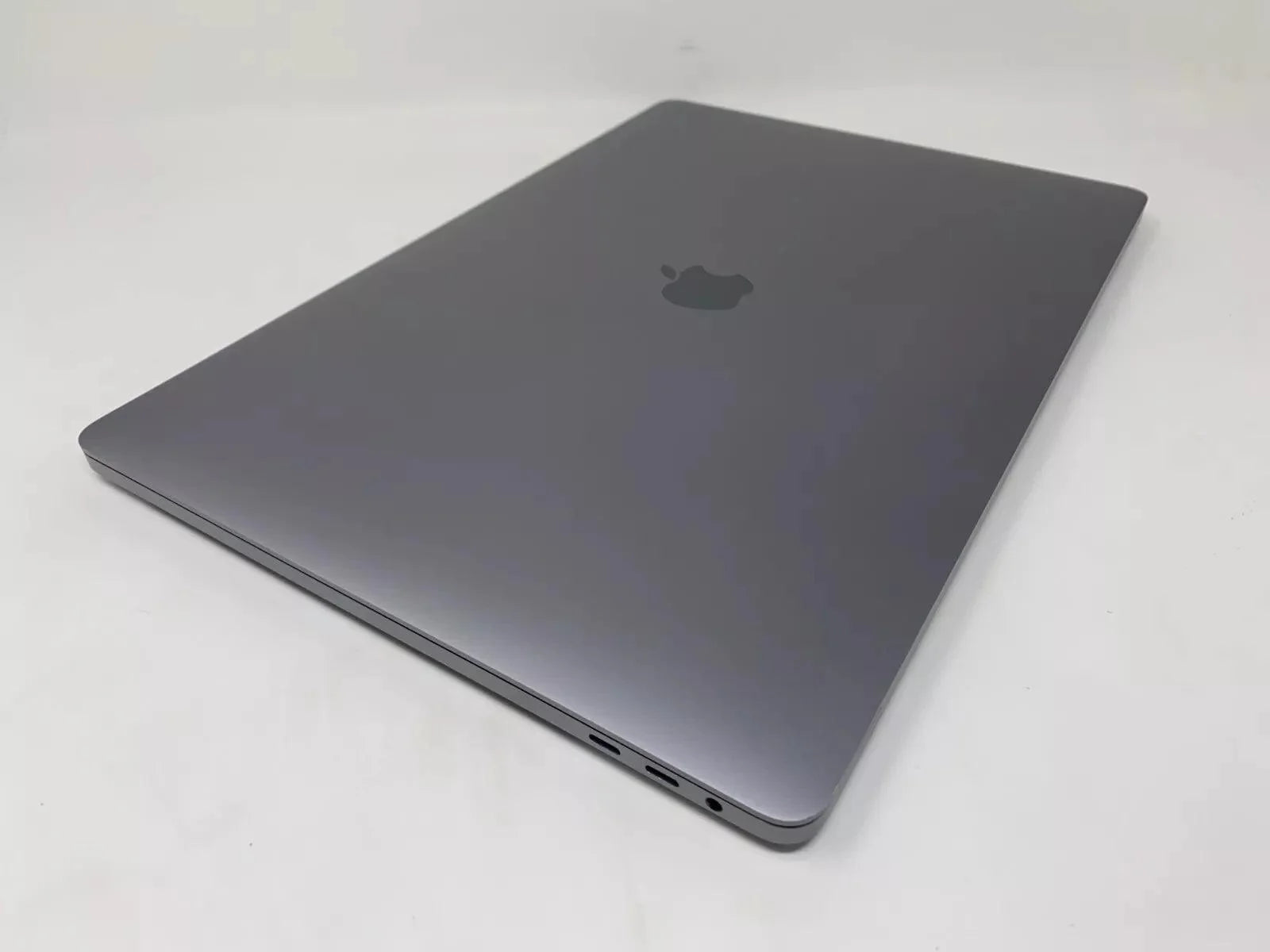 MacBook Pro (2019) 16-inch – Intel Core i9 2.4GHz • AMD 5500M 8GB – 32GB RAM 2TB SSD – 52 Cycles (Read)
