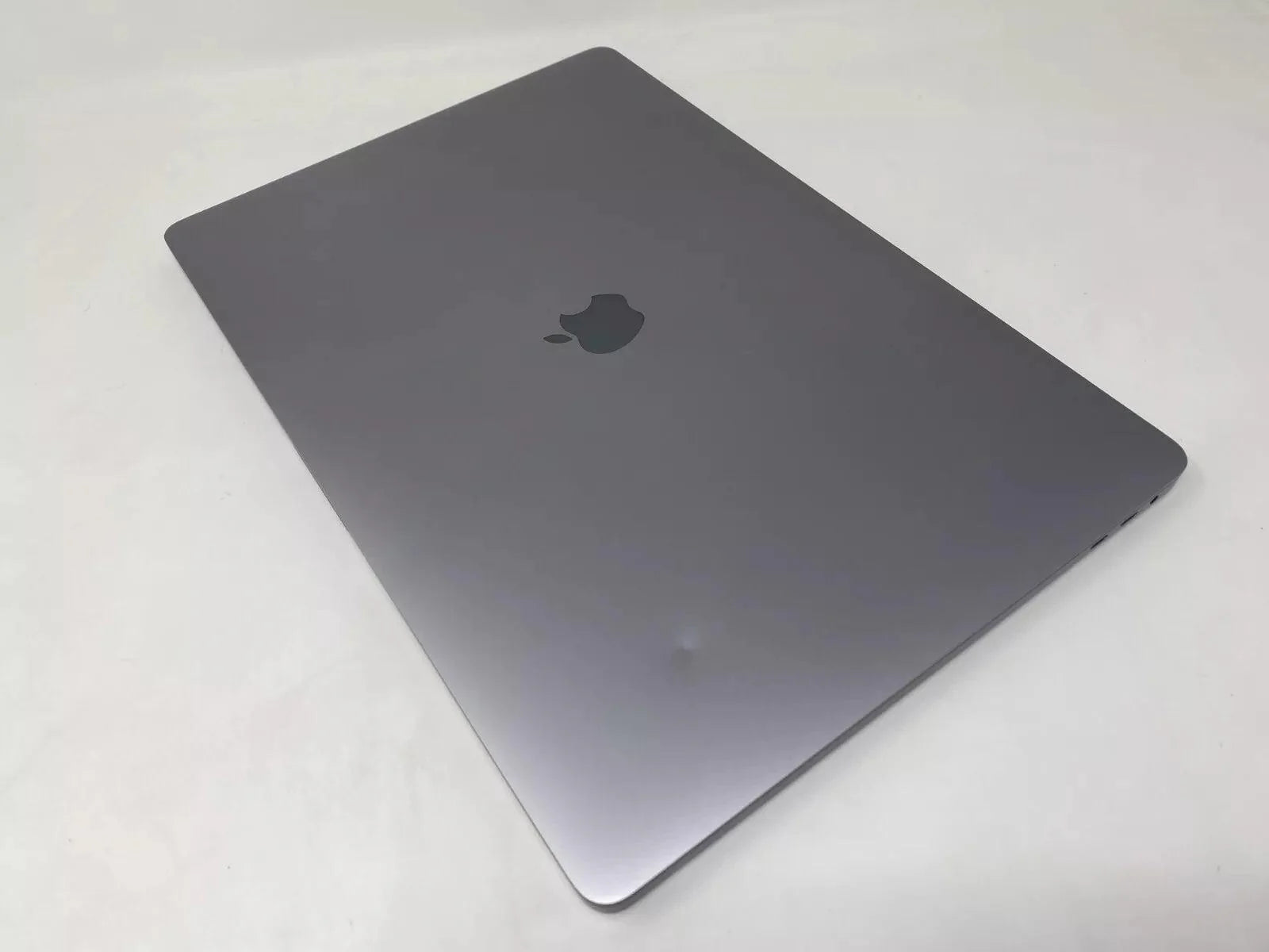 MacBook Pro (2019) 16-inch – Intel Core i9 2.4GHz • AMD 5500M 8GB – 32GB RAM 2TB SSD – 52 Cycles (Read)