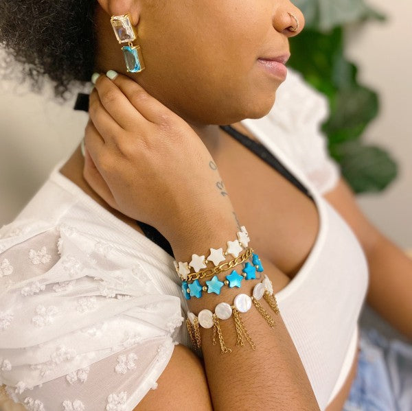 Shelly Star Stretch Shell Bracelet With Gold Bead Accents