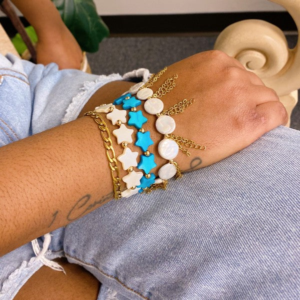 Shelly Star Stretch Shell Bracelet With Gold Bead Accents