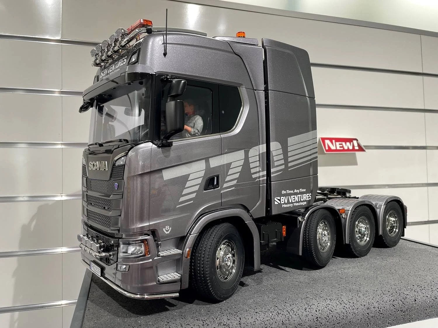 Tamiya 1/14 Scania 770 S 8x4 Semi Truck Kit