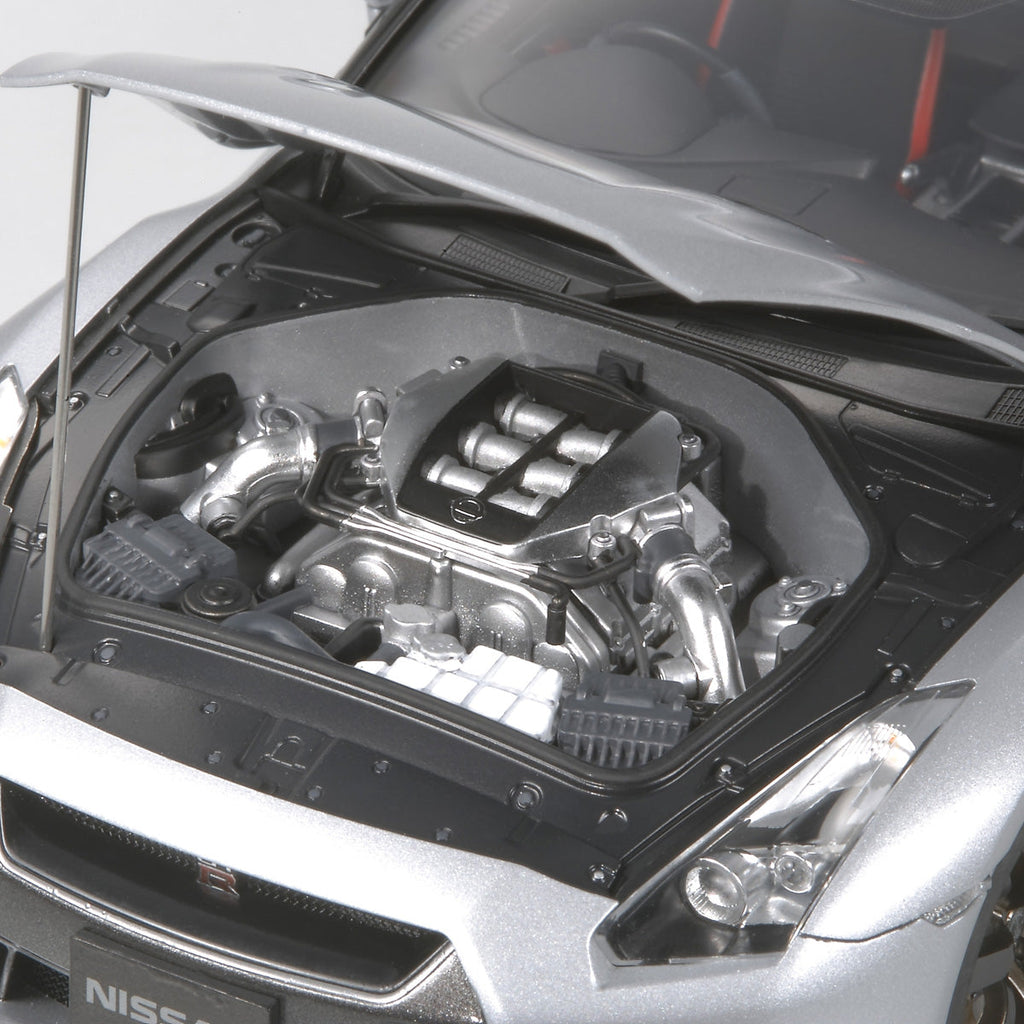 Tamiya 1/24 Nissan GTR Plastic Model Kit