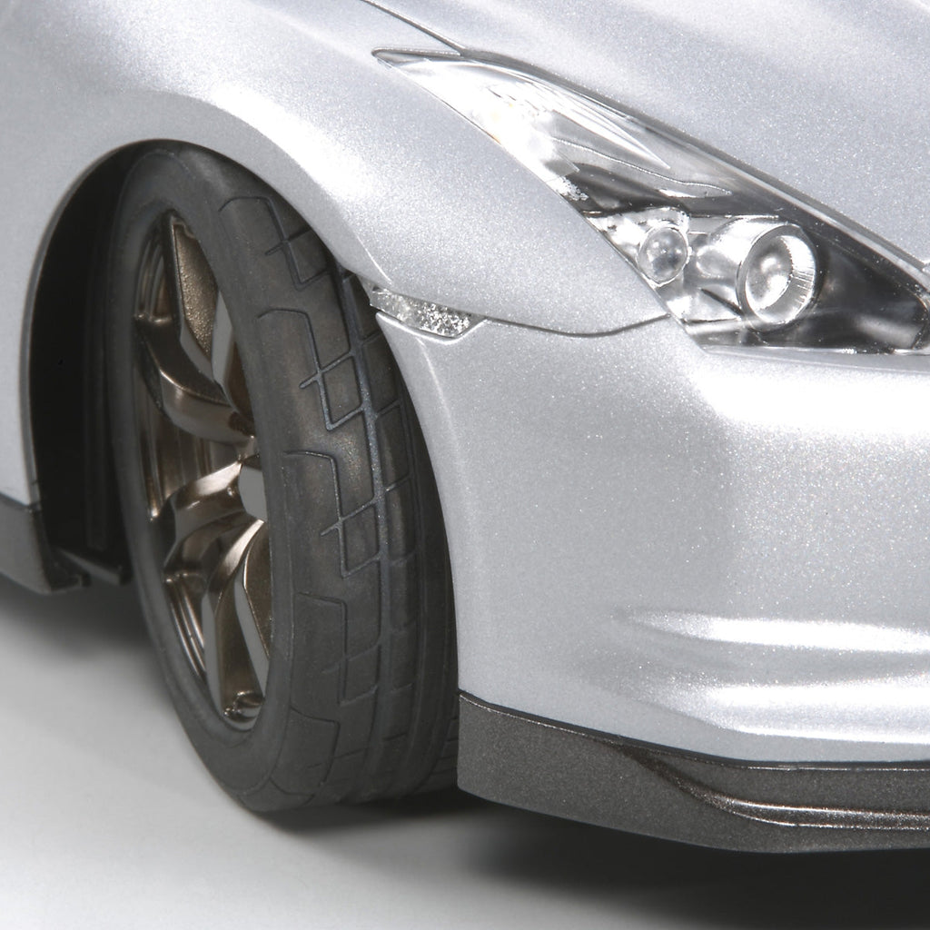 Tamiya 1/24 Nissan GTR Plastic Model Kit