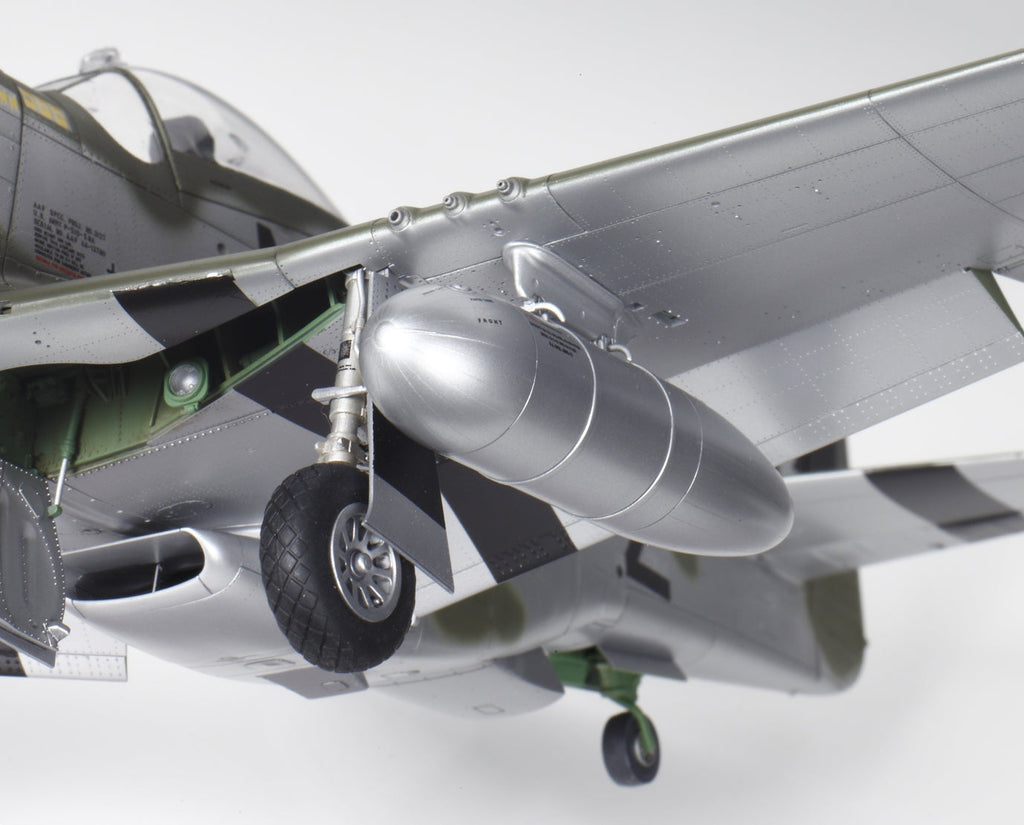 Tamiya 1/32 North American P-51D Mustang Plastic Model Airplane Kit