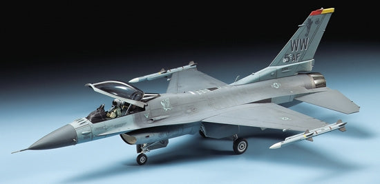 Tamiya 1/72 F-16 CJ Fighting Falcon Plastic Model Airplane Kit