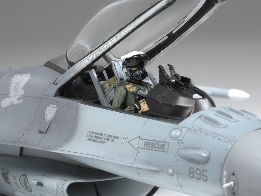 Tamiya 1/48 Lockheed Martin F-16CJ Plastic Model Airplane Kit