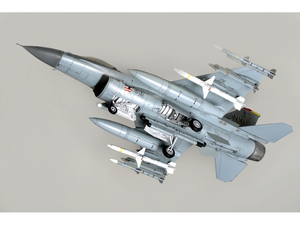 Tamiya 1/48 Lockheed Martin F-16CJ Plastic Model Airplane Kit